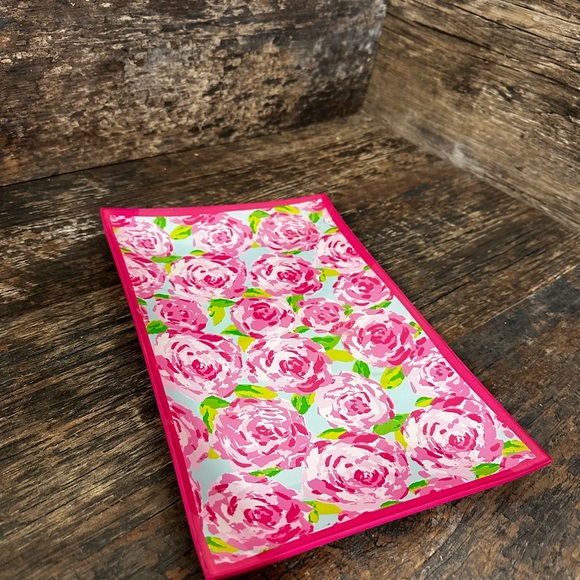 Lilly Pulitzer Vibrant Pink Floral Glass Tray - Picture 1 of 5